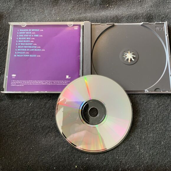 Scorchin' Blues by Johnny Winter (CD, Jun-1992, Epic/Legacy) - Picture 5 of 7